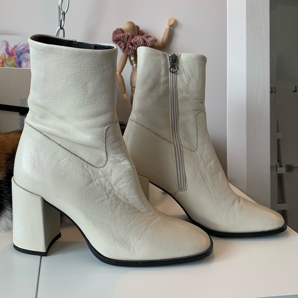 l’intervalle Shoes - Duty Off-White Leather Bootie